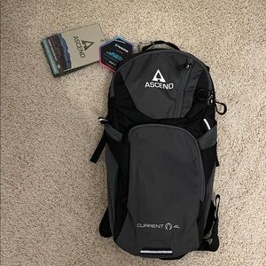 NWT Ascend Charcoal and Ebony Hydration Pack Backpack with Hydration Reservoir
